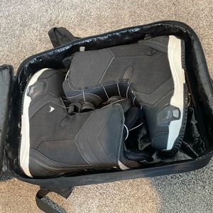 Women’s Burton Step On Boots and Binding Combo. Size 6 boots and small bindings.